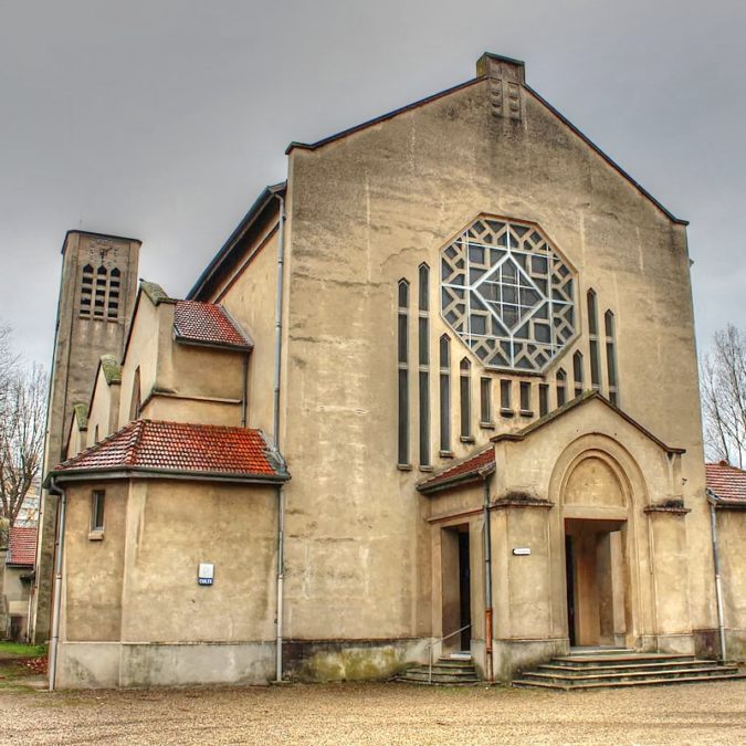 Villeurbanne – Église de la Sainte Famille