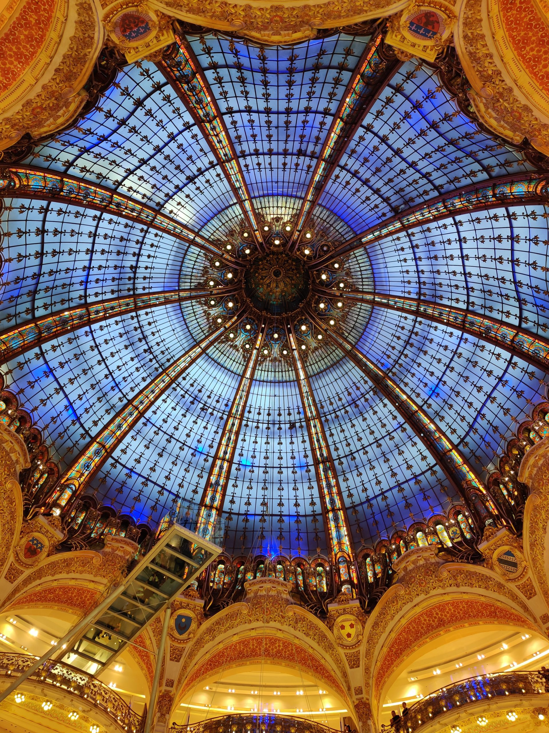 paris-galeries-lafayette-vitrail-saint-georges-restauration